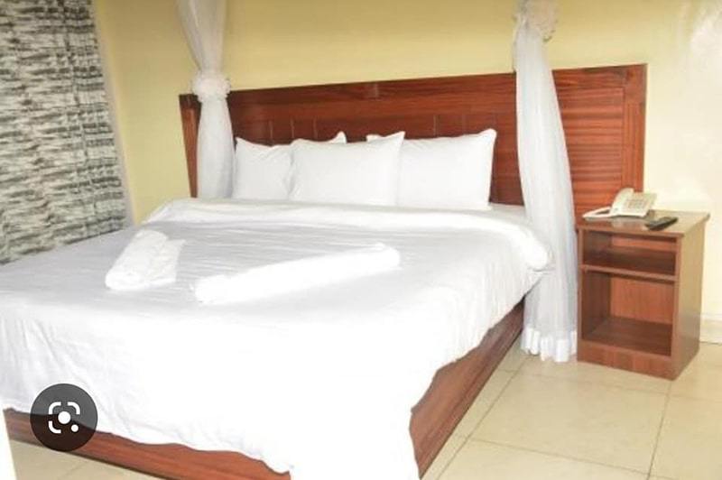 Arizona-Comfort-Hotel-bedroom